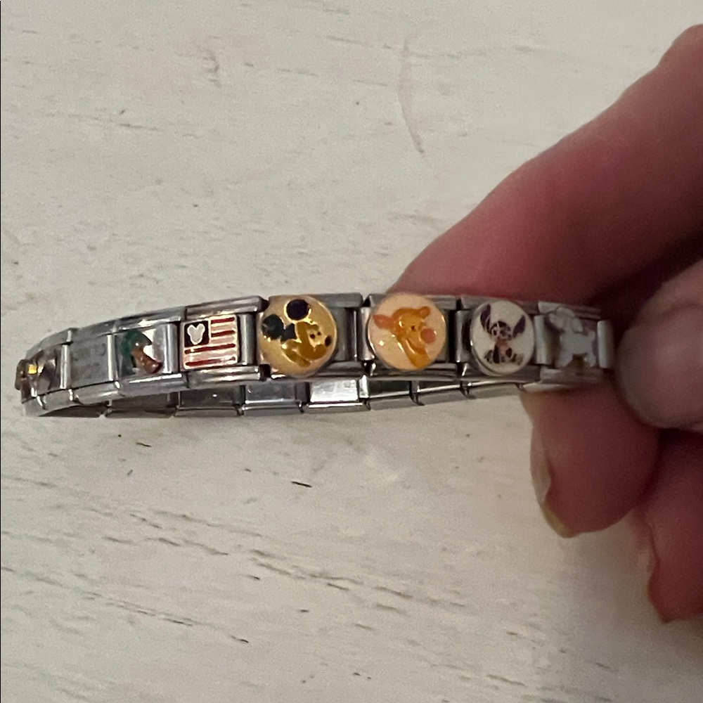 Vintage D’linq Disney & other stretch charm bracelet